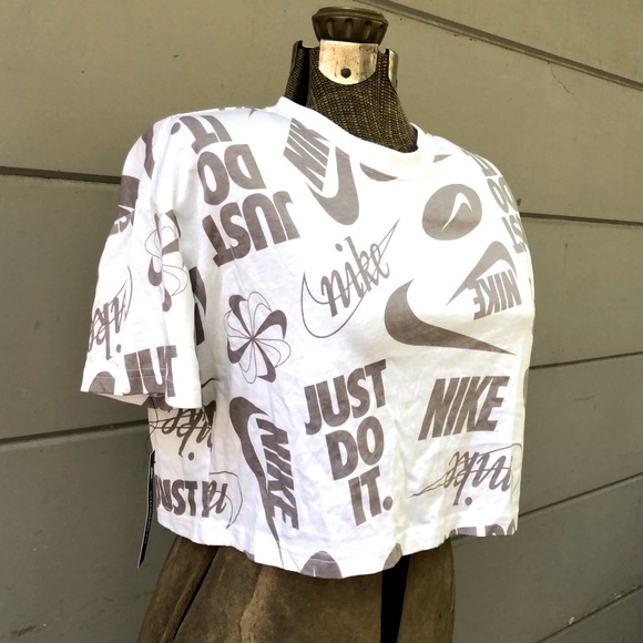 Nike ‘Logo Splash’ Cropped T-Shirt, Size M - Picture 3 of 7